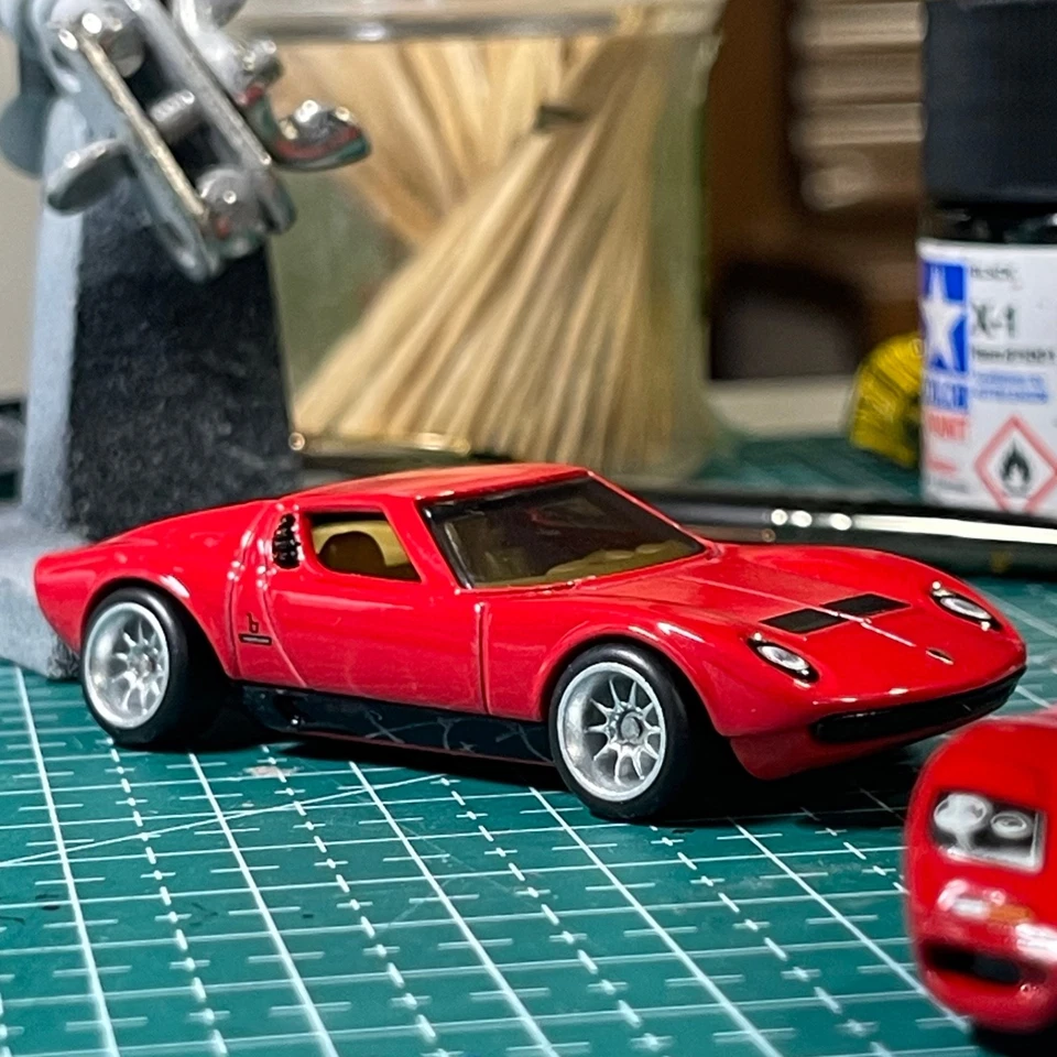 Hot Wheels Lamborghini Miura and McLaren P1 Red Classics Custom Made 1:64 - Image 4 of 4