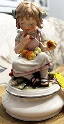Goebel Limited Edition Figurine Girl w Apples #962/2000 Hand Painted W Germany