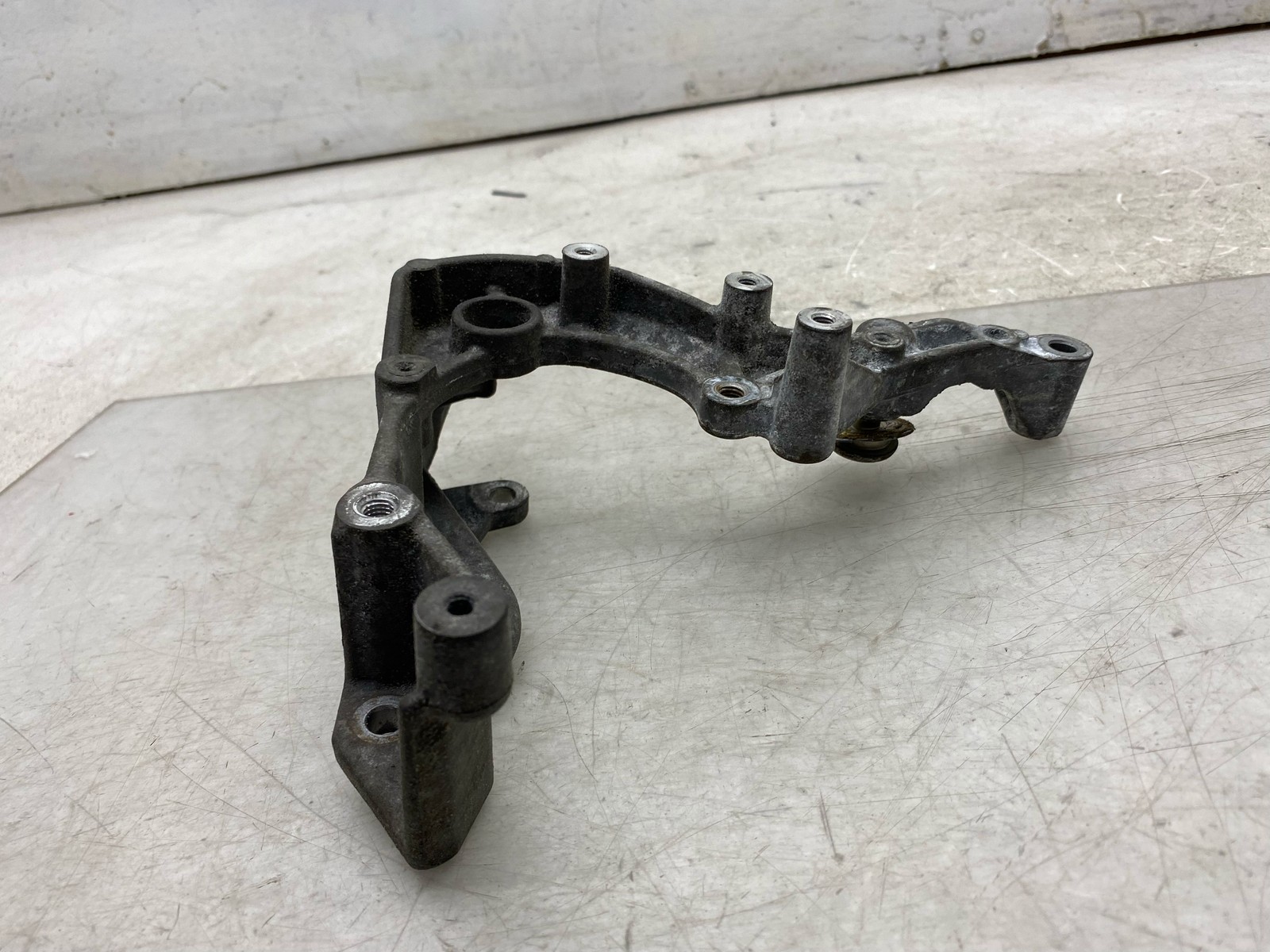 2020-2025 ASTON MARTIN DBX 4.0L BELT TENSIONER & ALTERNATOR BRACKET 1772240700