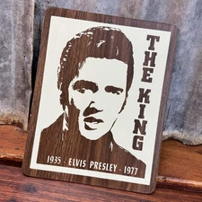 Vintage Elvis Presley THE KING WALL PLAQUE 1935-1977 Hanging Board Sign 8”x10”