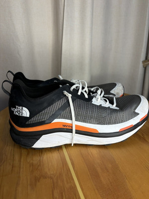 The North Face VECTIV Men's Low Top Lace-Up Athletic Sneaker Black Gray size 12