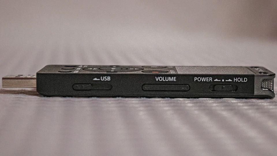 PAQUETE - Grabadora de voz digital Sony ICD-UX560 + Adaptador de tarjeta microSD PNY 32 GB Foto 3 de 4