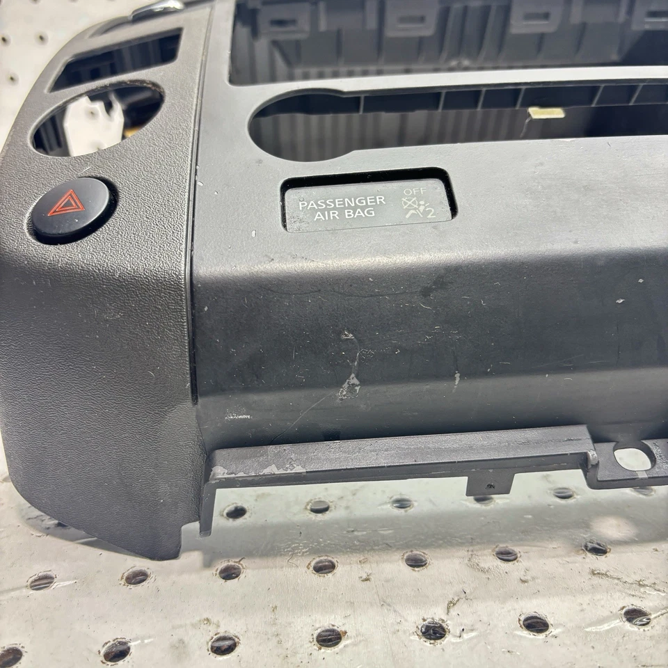 08-12 Nissan Pathfinder tablero central radio calor aire acondicionado ventilación bisel moldura OEM defectuoso Foto 4 de 4