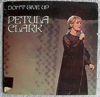 Petula Clark Don't Give Up 1968 7" 4 Track ep & PS Pop & 2 bonus 7" singles set - Picture 1 of 3