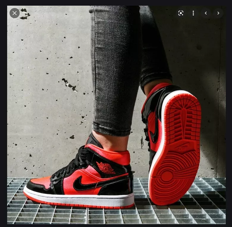 Jordan 1 mid store black hot punch
