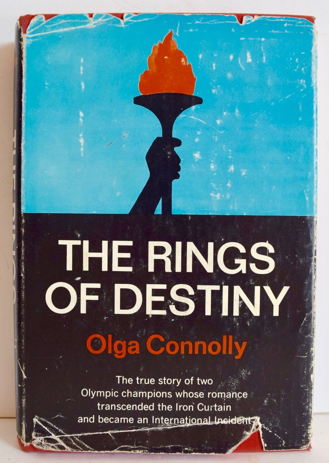 THE RINGS OF DESTINY de Olga Connolly HC DJ 1a Edición 1968 FIRMADO por Olga