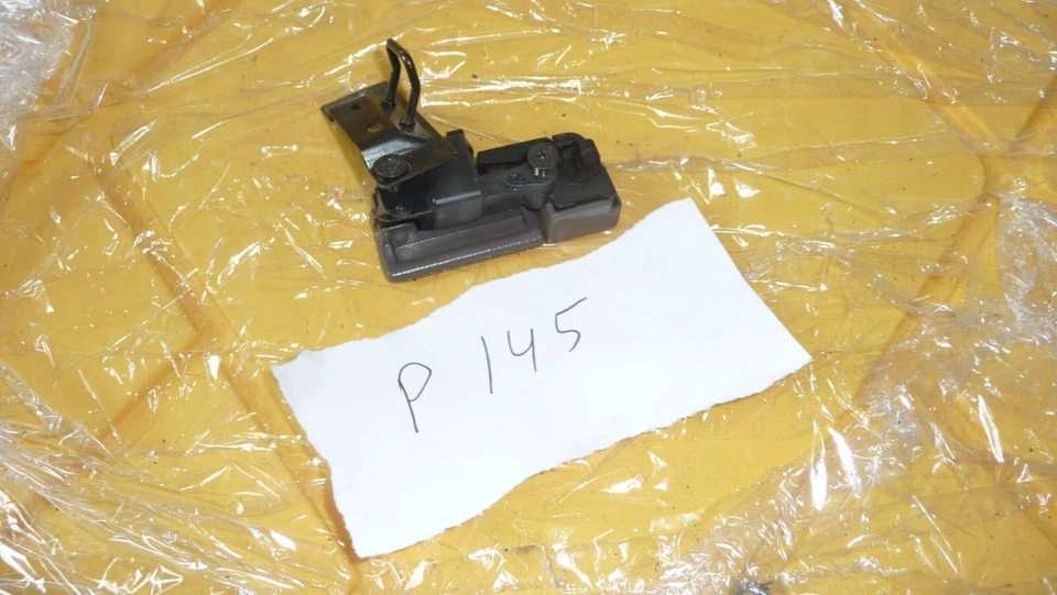 Infiniti I30 1997 guantera manija cierre pestillo beige tostado con llave OEM Foto 2 de 2