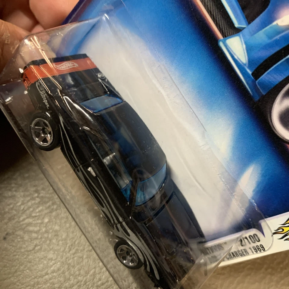 Hot Wheels 2004 #002 First Editions 2 de 100 Dodge Charger 1969 Preto 5SPs B3528 - Imagem 3 de 4