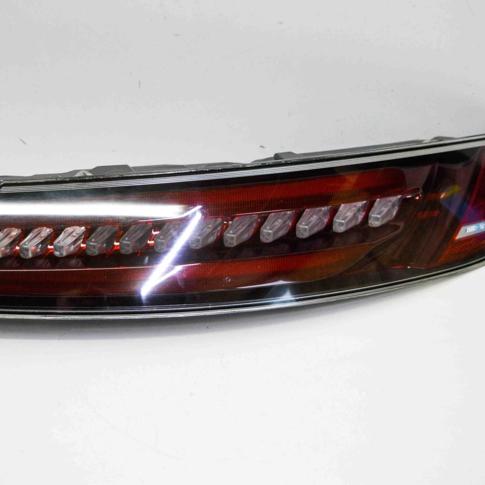 Piloto trasero derecho MERCEDES-BENZ AMG GT C190 A1909061801 4.0 17214825 Foto 3 de 4