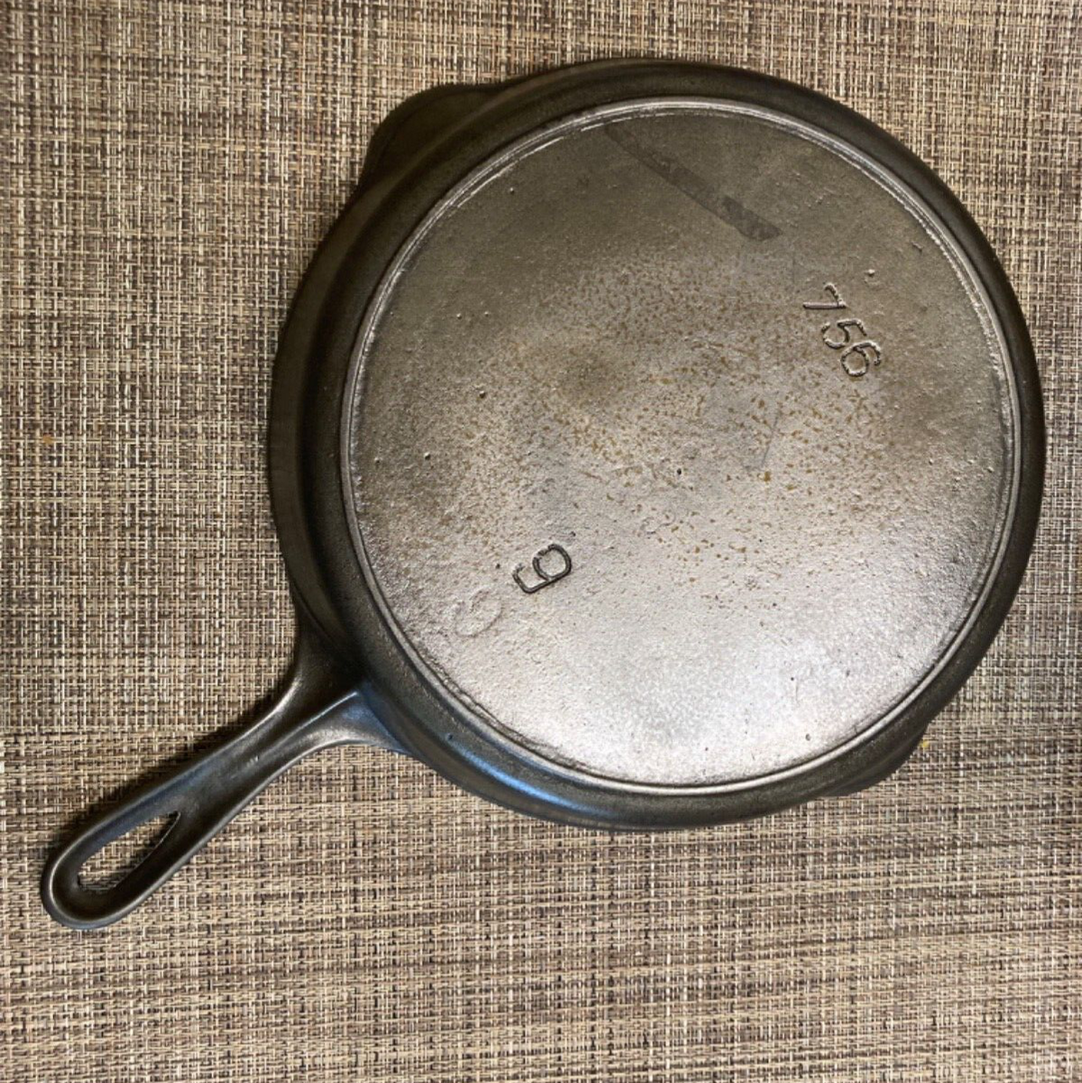 Unmarked Griswold No.9 Cast Iron Shallow Skillet with Heat Ring