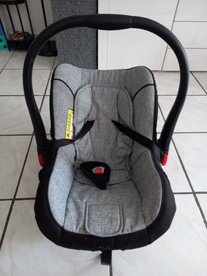 Babyschale von ABC Design in Grau.
