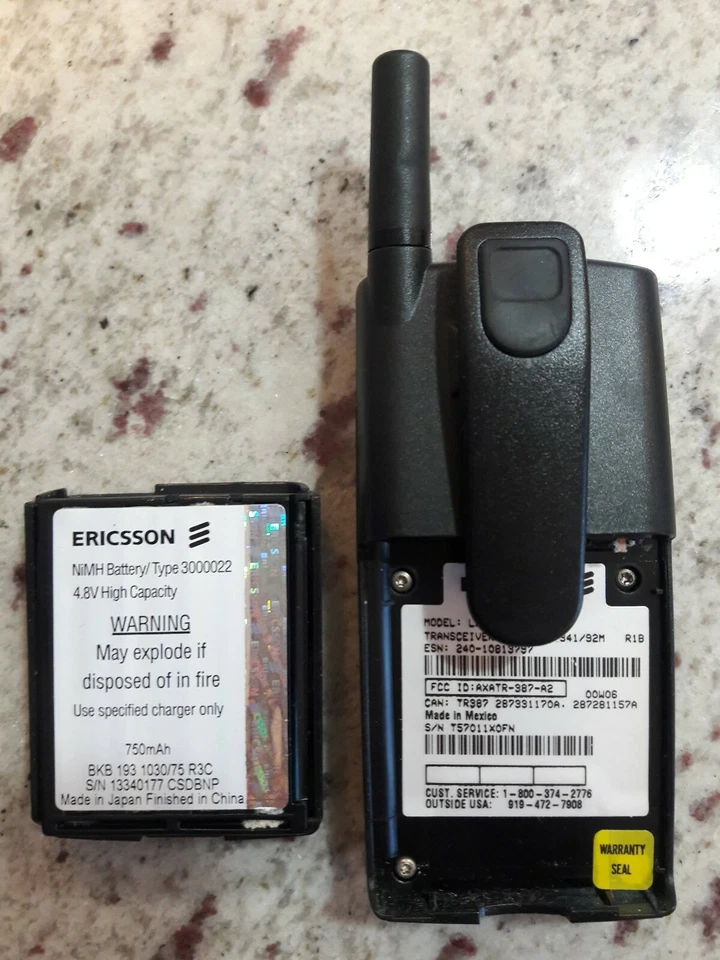 TELÉFONO CELULAR ERICSSON LX588 ABATIBLE CON CLIP PARA CINTURÓN DE COLECCIÓN RARO COLECCIONABLE AT&T Foto 4 de 4