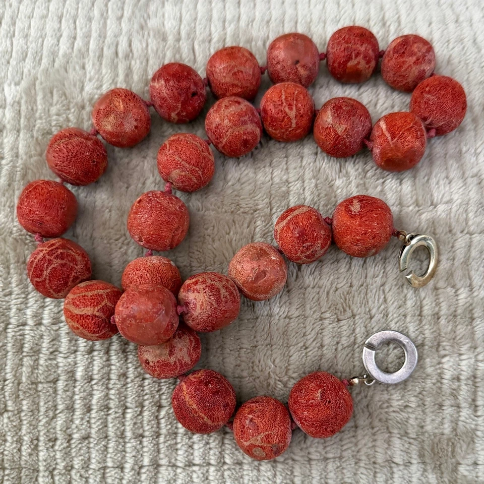 Collar de cuentas gruesas de coral esponja Foto 2 de 4