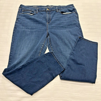 Universal Thread Women's Blue Denim Straight Jeans High Rise 5-Pocket