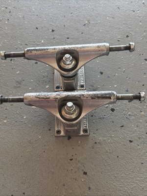 2 Royal Skateboard Trucks  (127mm) ( One Pair)