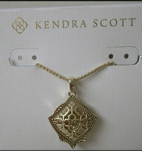 NEW-Kendra-Scott-Kacey-Gold-Long-Pendant-Necklace-in-Gold-Filigree-75-Retail