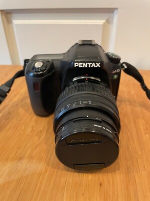 PENTAX Pentax ist D 6.1MP Digital SLR Camera - Black (Kit w/ DA 18