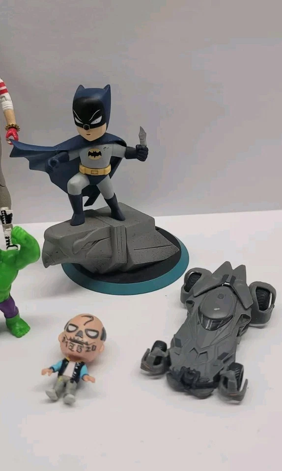 LOTE DC COMICS MARVEL Batman, Harley Quinn, Hulk, Q Pop, 8 Piezas Foto 4 de 4