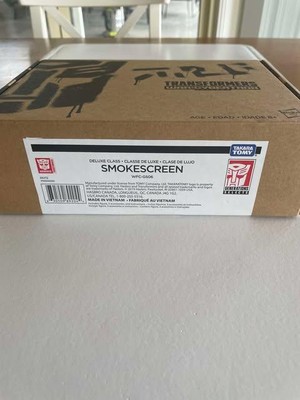 TRANSFORMERS HASBRO TOMY DELUXE CLASS SMOKESCREEN WFC-GS06 COMES MINT IN THE BOX