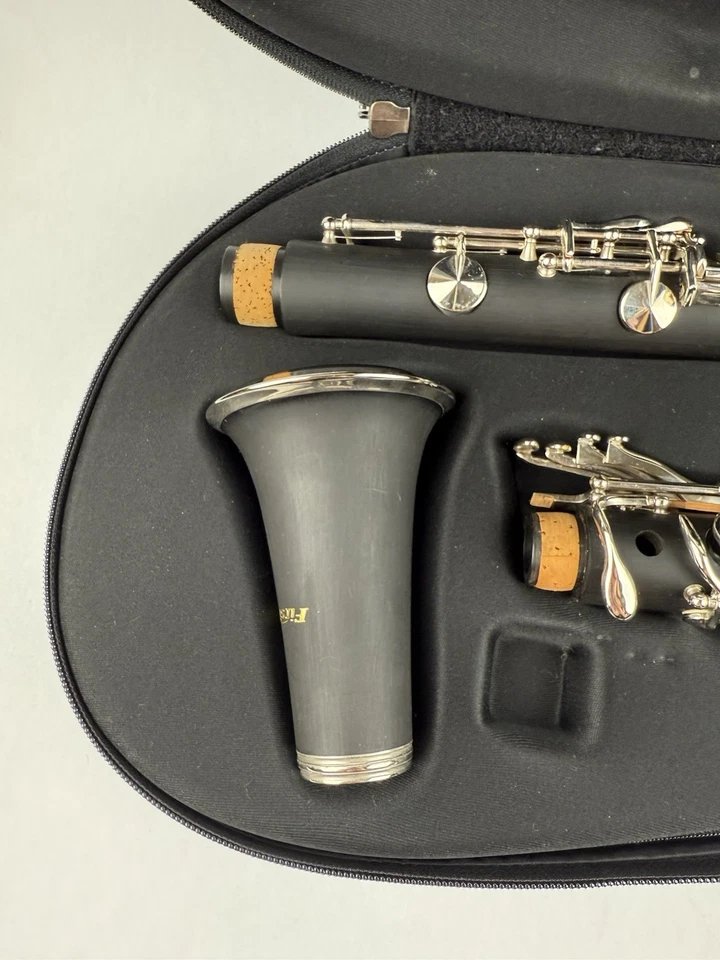 First Act Clarinet W/ Zing Sling Carrying Case, 2 Books & More 17 Key, 2 Barrel - Image 2 of 4