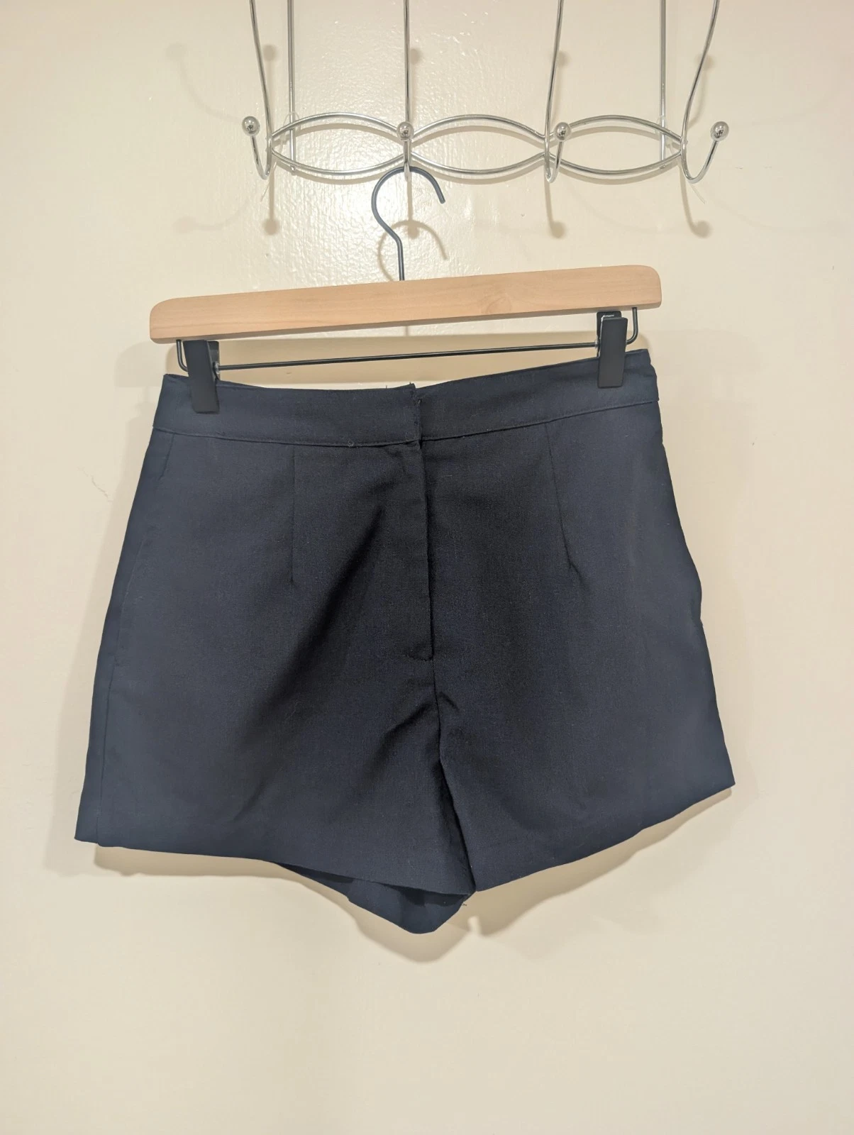 Mable Navy Linen Shorts, Size Small
Opens in a new window or tab