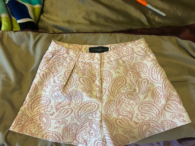 Victoria Beckham Shorts Womens Size 4 Cream Pink Paisley Pleated Jacquard Prep