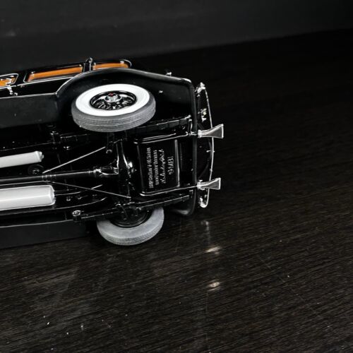 Danbury Mint 1932 Cadillac V-16 Sedan Black Die Cast Car - Picture 8 of 13