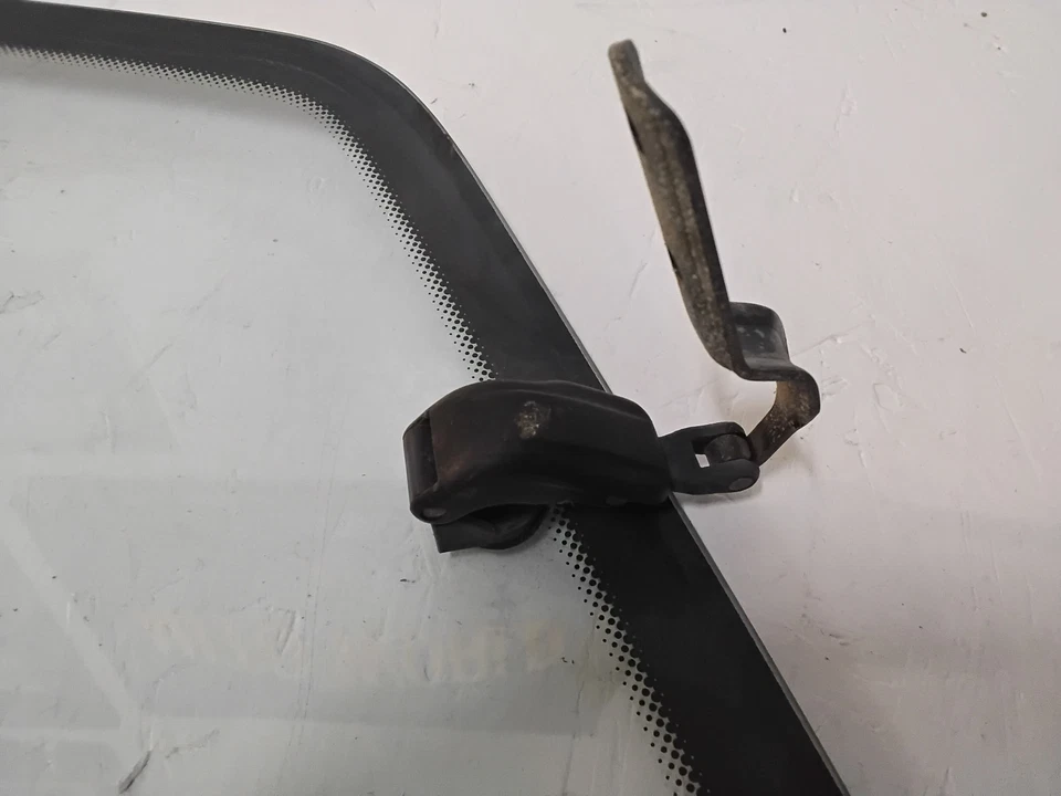 Daihatsu Charade 2 Door : 1989, 1990, 1991, 1992, Right Rear Quarter Glass - Image 3 of 4