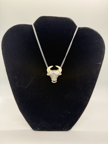 Wild Country Pewter Bull Head Pendant w/ Chain & Original Box 1978 Necklace Avon