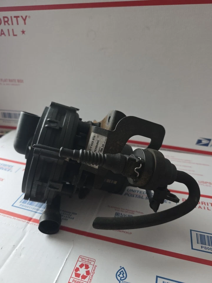 Bomba de inyección de aire secundaria BMW Z3 1996-1998 1,9 L 11-72-1-433-818 Foto 2 de 4