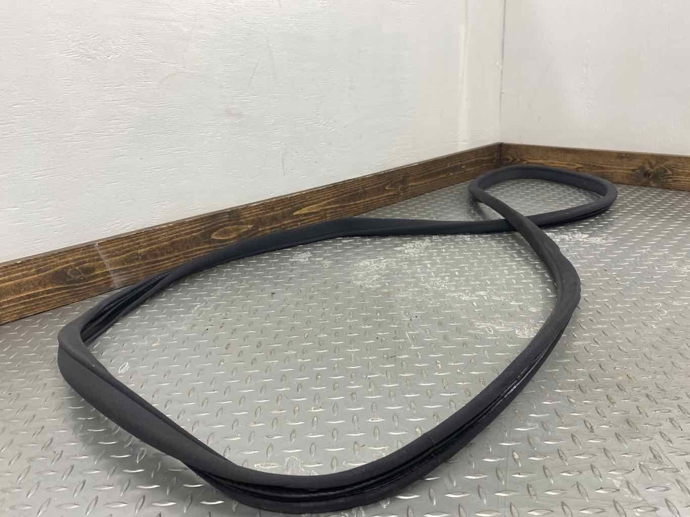 Maybach 57 2008 REAR+RIGHT Weatherstrip