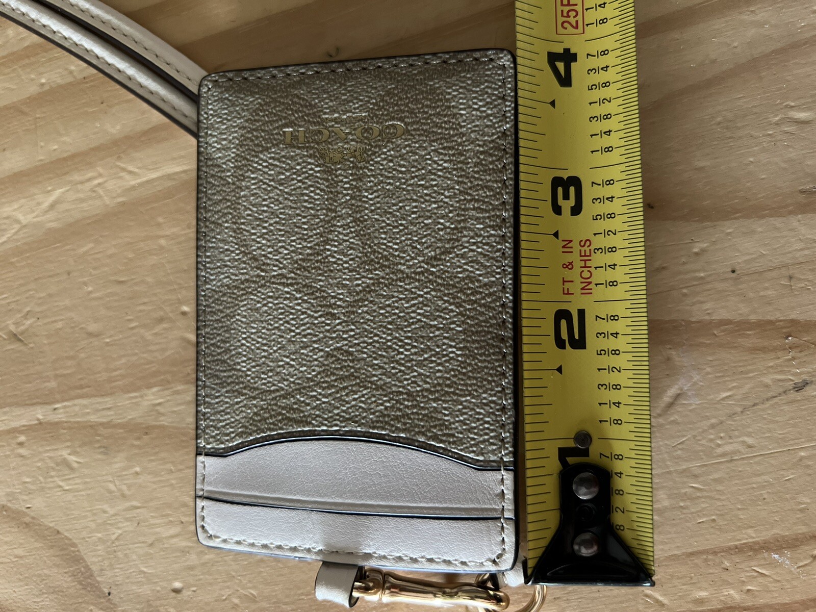 Coach Signature Lanyard ID Badge Holder Leather beige… Gem