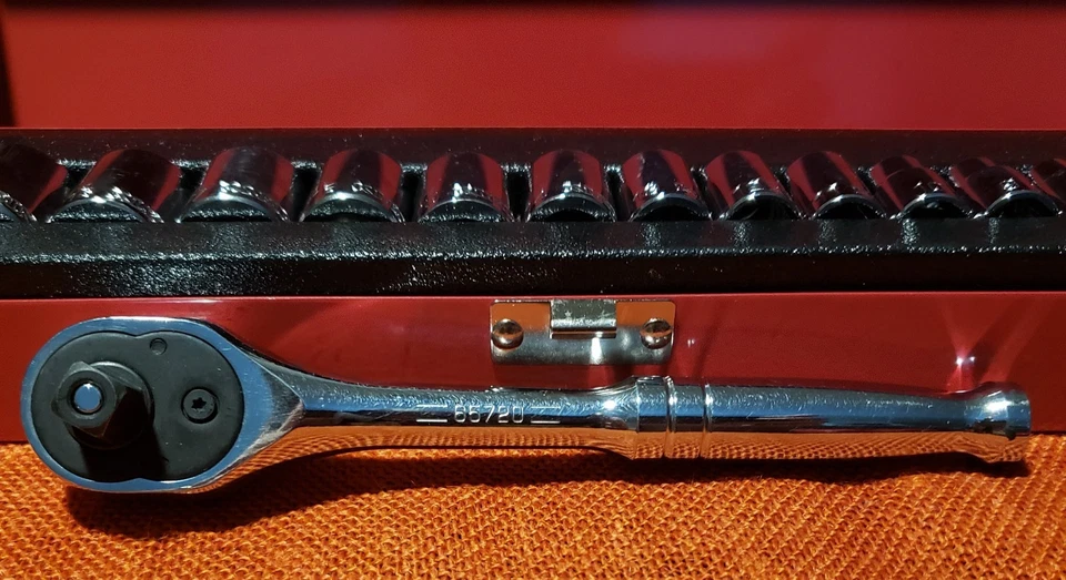 Klein Tools 3/8 Ratchet Socket Wrench Metric Set 65720 65506 - Image 2 of 4