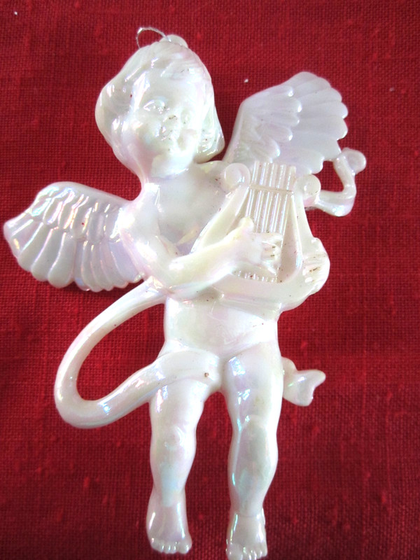VINTAGE 4" White CHERUB ANGEl Playing Harp Christmas Plastic Ornament