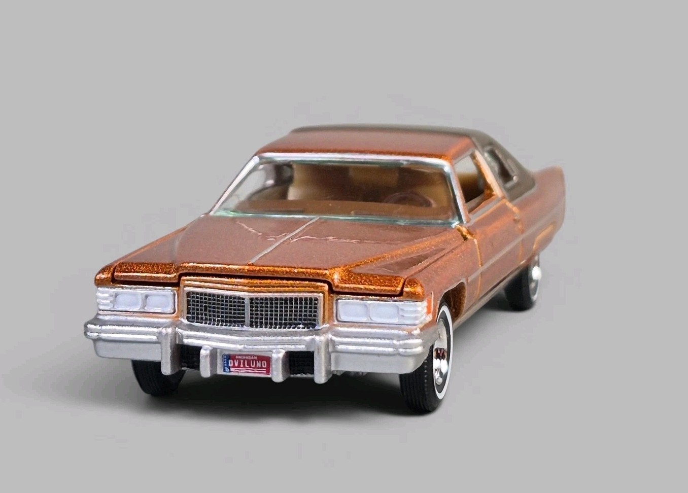 1976 CADILLAC COUPE DEVILLE Diorama Collectible DieCast Model Car 1:64 LOOSE