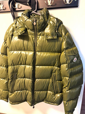 Moncler Green Hooded Down Puffer Jacket Men s  sz 6 Full Zip Quilted Logo
