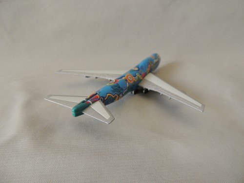 Qantas metal airplane Balarinji - Picture 4 of 10