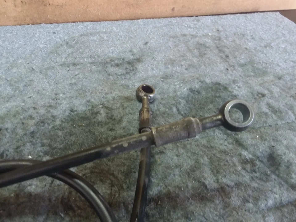 Manguera de línea de freno trasero Triumph Sprint 955i 2002 02 Foto 2 de 3