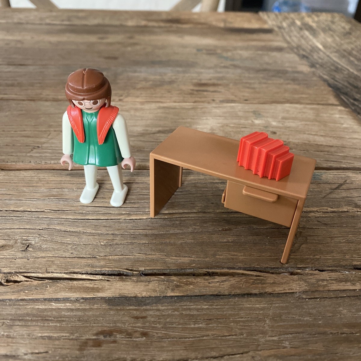 Playmobil 3522 Vintage Classroom Teacher Desk Figure Books