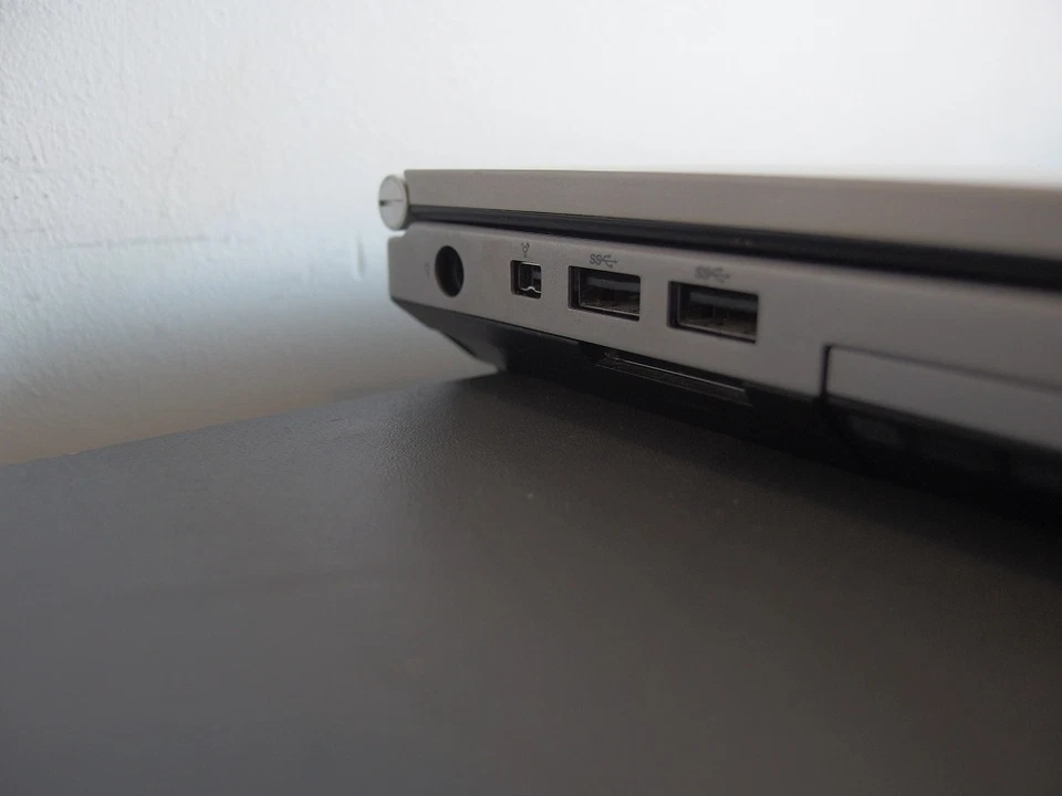 HP Elitebook 8460p  i5-2520 2.5 GHz, 4GB, 320GB, Webcam, Win7 Pro - Bild 4 von 4