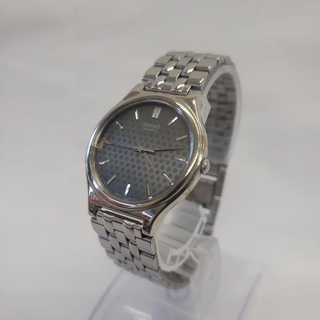 SEIKO Quartz Men's Watch with Date Display and Stainless Steel Band