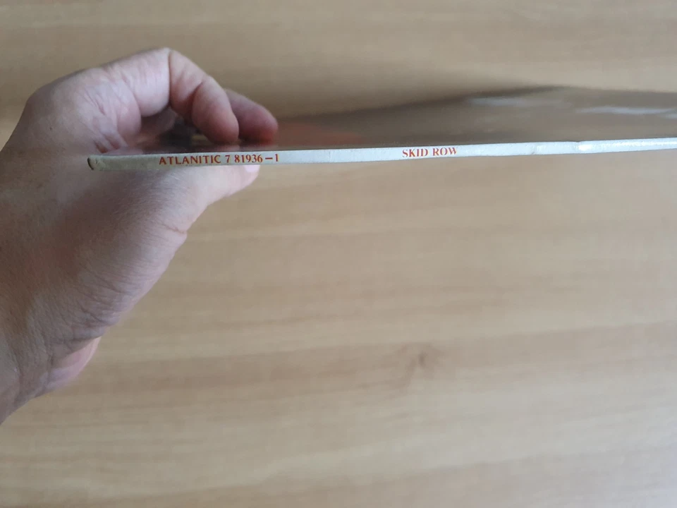 Skid Row - Skid Row 1989 Korea Orig Vinyl LP No Barcode 4P Insert - Image 4 of 4