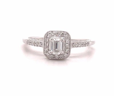 14K Weißgold Smaragdschliff Diamant mit Halo Rundschliff Diamant Verlobungsring