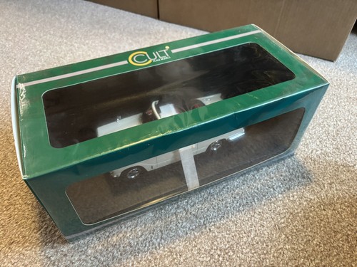 Modelos 1/18 CULT Triumph Vitesse 2 litros MKII. Como nuevo y en caja - Imagen 16 de 17