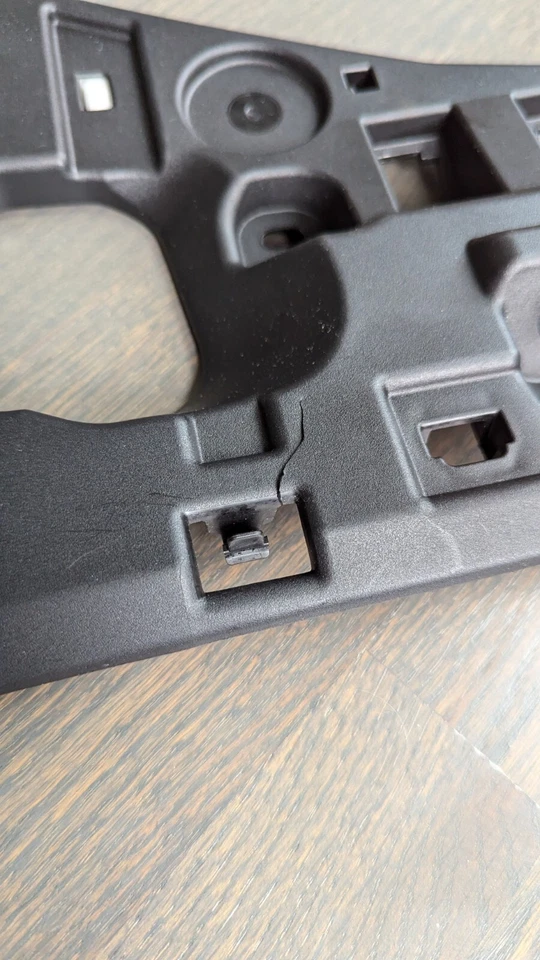 Toyota Prius V 2012-2015 conductor debajo del tablero embellecedor cubierta bisel OEM 55606-47040 Foto 3 de 4