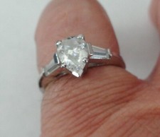 VINTAGE STERLING SILVER RING SIZE 7 CUBIC ZIRCONIA STONES DESIGN NR