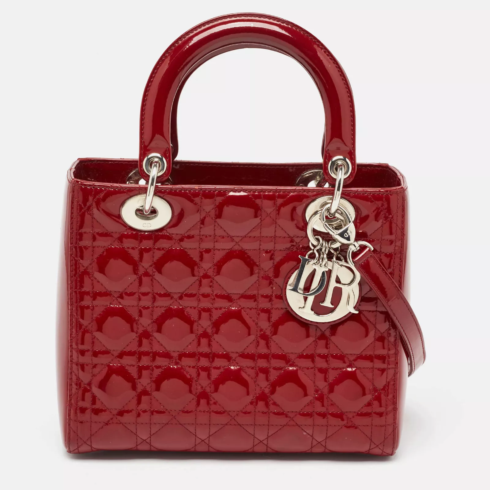 Sac fourre tout Dior rouge cannage cuir verni moyen Lady Dior