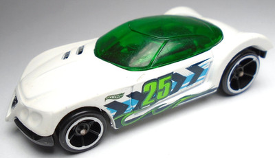 2015 HOT WHEELS HW THRILL RACERS GOLDEN ARROW 25 WHITE 1:64 DIECAST 2 5/8'' CAR
