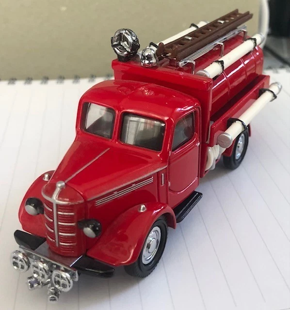 MATCHBOX FIRE ENGINE SERIES 1939 Bedford Tanker Fire Engine - YFE04 - Image 2 of 4