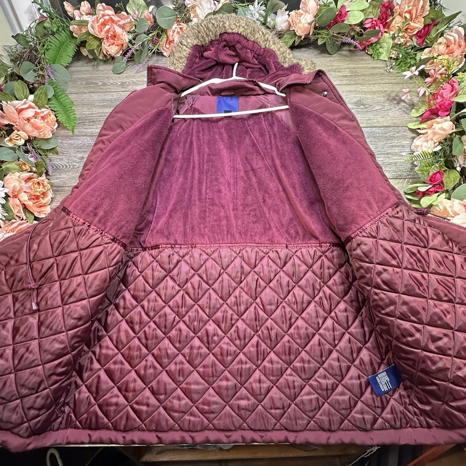 Women’s Plus Size 2X Winter Coat With Faux Fur Trim Full Zip Hooded Quilted Soft - Image 2 of 4